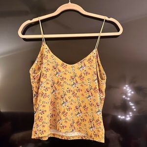 Vibe Activewear. Stretchy Floral Tanktop. Size M.